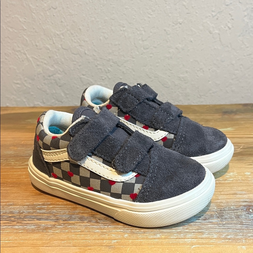 Vans Toddler Checkered Heart ComfyCush Old Skool V Sneaker size 5.5